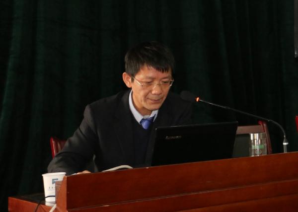 省公路智能养护科技股份有限公司总经理、教授级高工刘松主讲“沥青路面温拌技术应用及产业化”