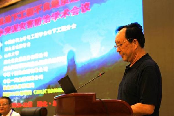 湖北省公路学会常务副理事长白山云致辞