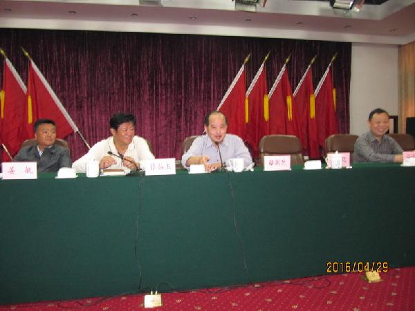 省公路学会副秘书长毋润生主持大会