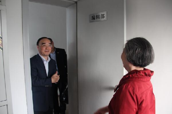 翁孟勇理事长看望学会工作人员