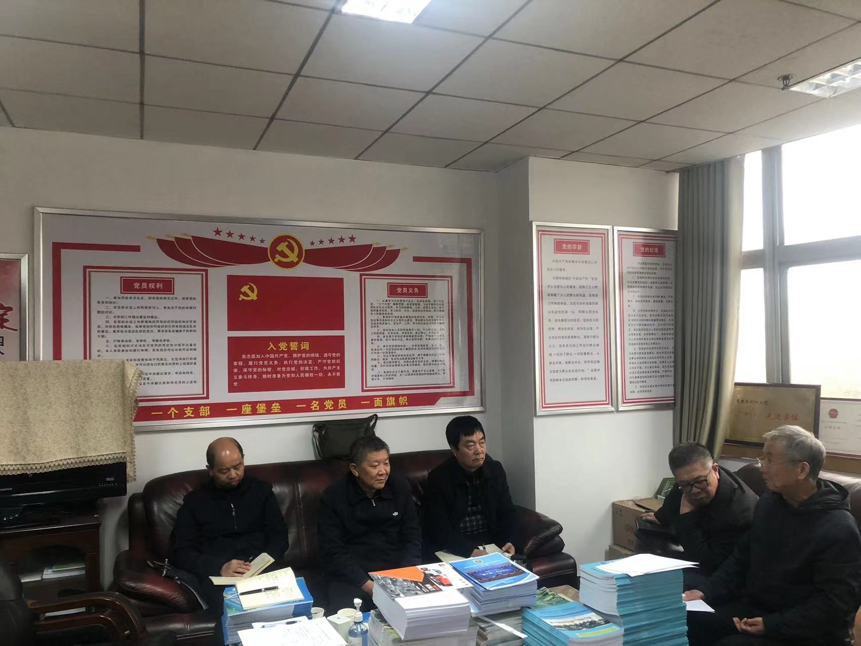 秘书长刘志雄宣读优秀科技工作者和单位评选办法