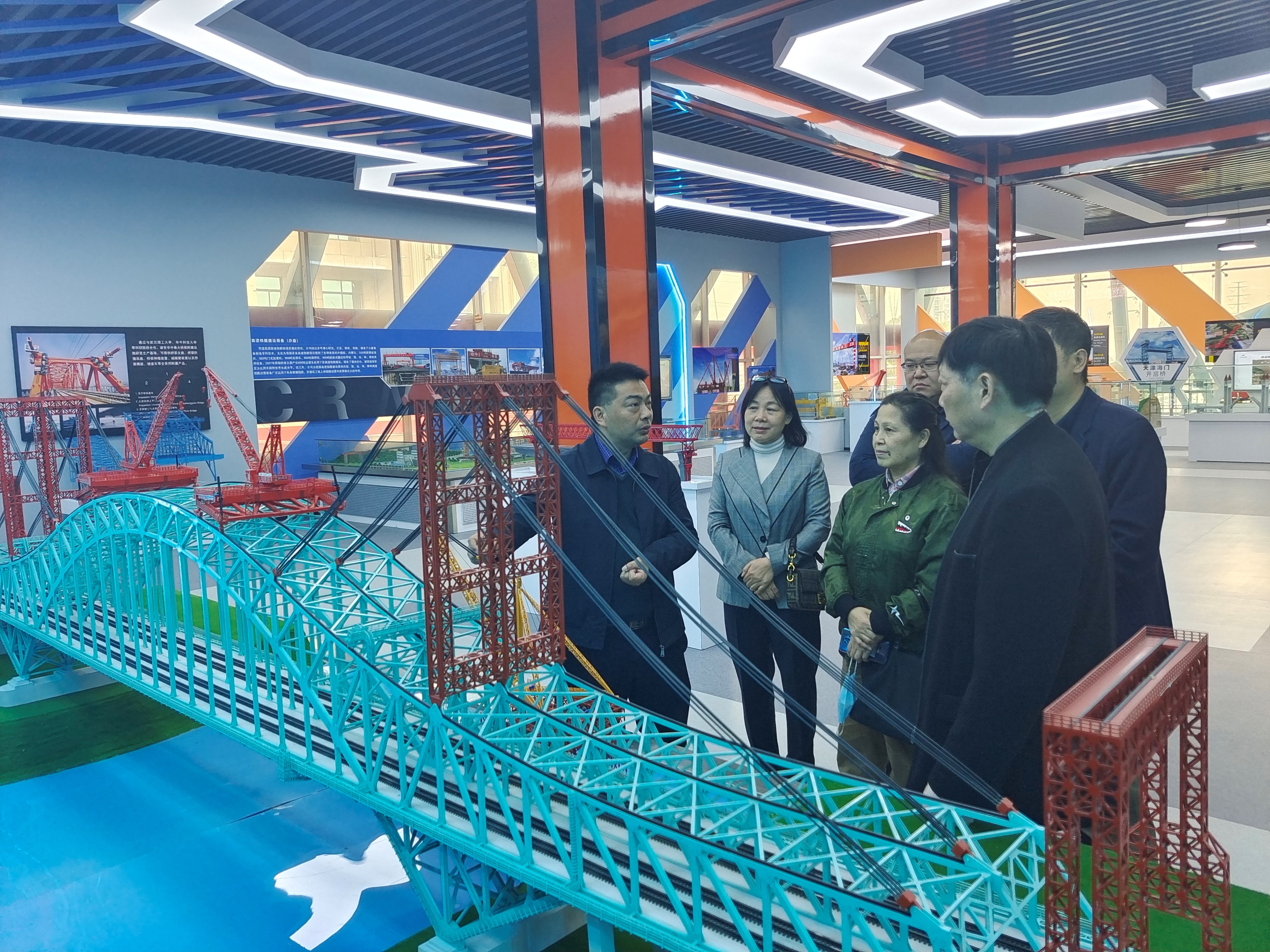 参观了武桥重工展厅成果展
