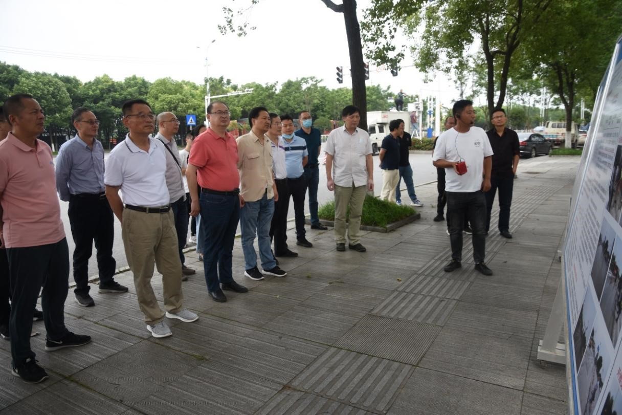 专家组听取“四新”技术应用汇报