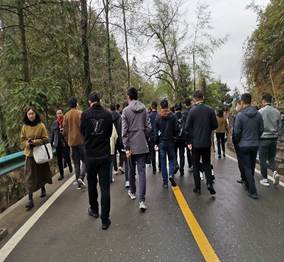 前往矮寨大桥参观 前往矮寨大桥参观