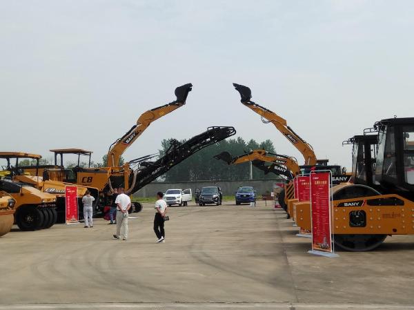 展示的最新筑养路机械