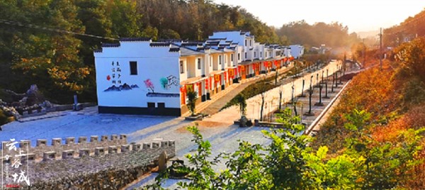 图为谷城县南河镇财庙沟的幸福家园