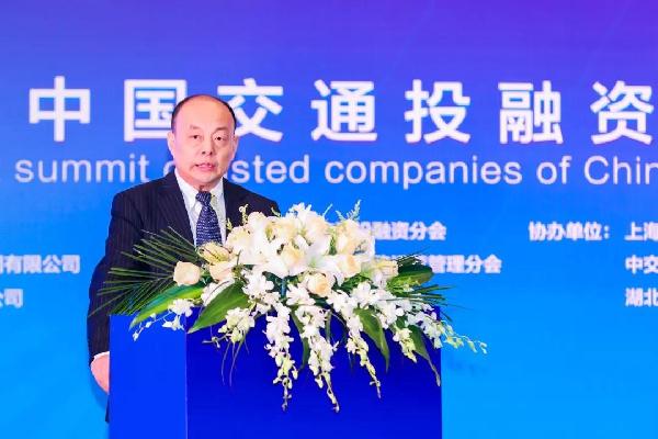 中国公路学会副理事长兼秘书长刘文杰主持会议