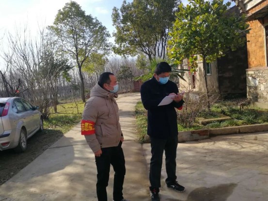 公司党委委员、副总经理江锋在武汉市黄陂区六指街道进行健康排查