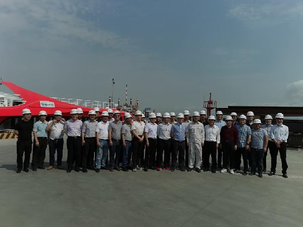 1观摩学习组登上深中通道西人工岛观摩学习